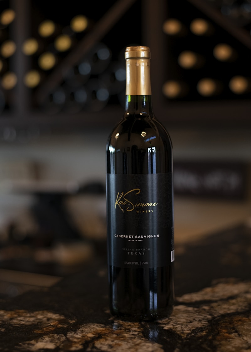 Elegant wine glasses - the right glass enhances wine appreciation